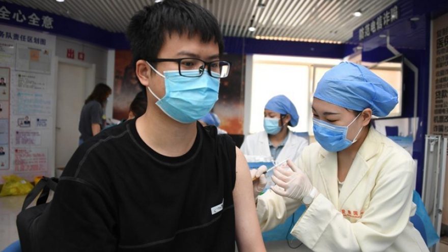 Trung Quốc có thể hoàn thành tiêm vaccine Covid-19 cho 80% dân số vào cuối năm 2021